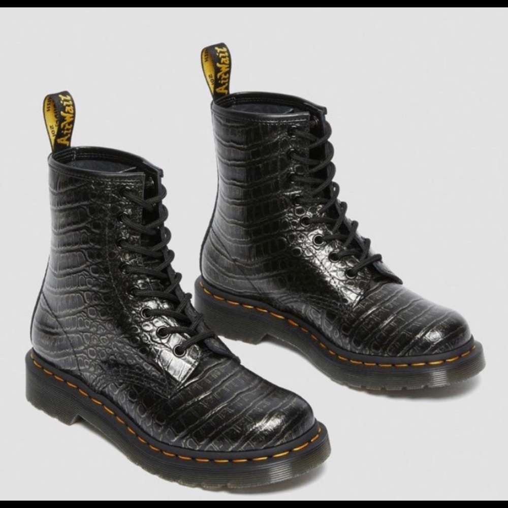 1460 Women's Croc Emboss Leather Lace Up Boots